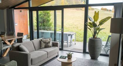 Villa 'Neuastenberg Alexander 4' con vistas a la montaña, terraza compartida y Wi-Fi