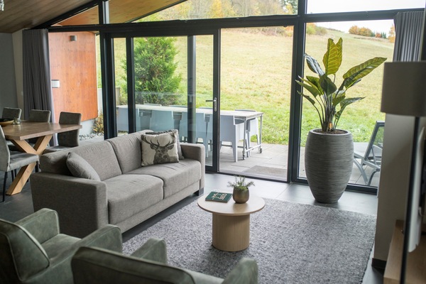 Televisión, chimenea, mesa de ping pong