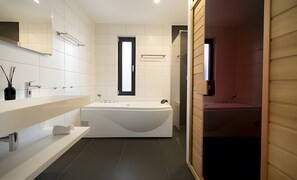 Dusj, hårføner og håndklær