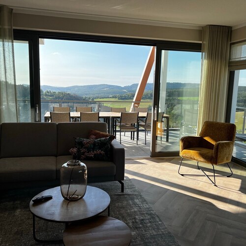 Ferienhaus 'Winterberg D4' mit Bergblick, Gemeinschaftsterrasse und Wi-Fi