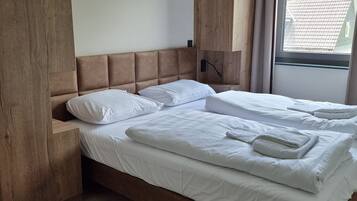 4 bedrooms, free WiFi, bed sheets