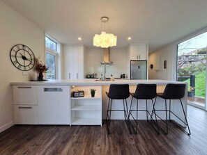 Oven, dishwasher, coffee/tea maker - Stunning Views, 2 Bedroom 2 minutes to town centre (Queenstown)