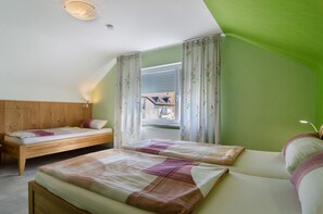 2 bedrooms, free WiFi, bed sheets - Apartment 'Das Kleine Glück' with Mountain View, Private Terrace and Wi-Fi (Salem)