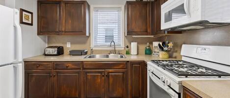 Fridge, oven, coffee/tea maker, blender