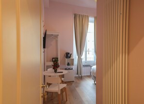 Comfort Double Room | In-room safe, desk, blackout drapes, free WiFi - B&B Magnolia (Florence)