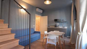 Deluxe vierpersoonskamer, balkon | Woonruimte