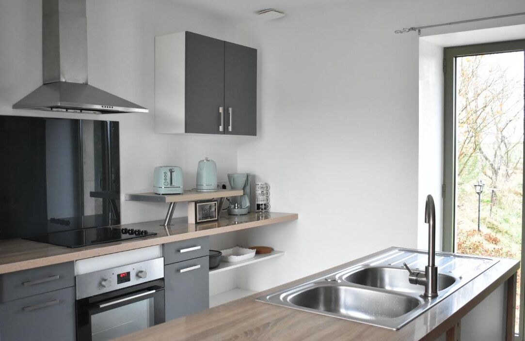 雪櫃、微波爐、焗爐、爐具