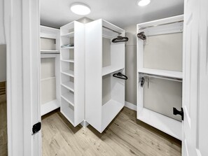 Interior - Charming 2BR/2BA Home with WiFi & AC near Lake Washington and Uni of Washington (Seattle)