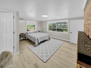 2 bedrooms, desk, iron/ironing board, free WiFi