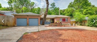 Charming Private  1-Bedroom in Main House with WiFi and AC in serene Dallas, Tx