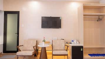 Standard Twin Room, Balcony, City View | Kalis bunyi, Wi-fi percuma
