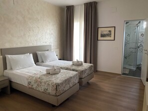In-room safe, laptop workspace, soundproofing, iron/ironing board - Hotel Lanterna Padova (Abano Terme)