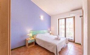 1 Schlafzimmer, Reisekinderbett, kostenloses WLAN, Bettwäsche