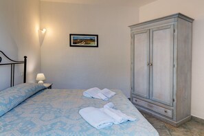 1 chambre, lit parapluie, Wi-Fi gratuit, draps fournis
