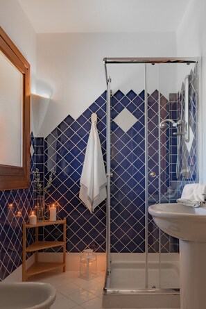 Dusche, Haartrockner, Bidet