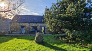 Exterior - Stone house, 3 bedrooms, sleeps 8, quiet Hameau, near port of Le Fret (Crozon)