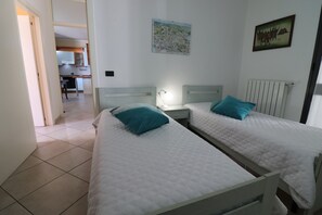 4 chambres, système d’insonorisation, fer et planche à repasser