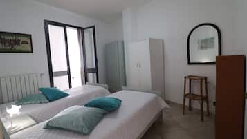 Iron/ironing board, Internet, bed sheets