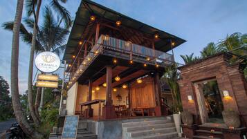 Fachada da propriedade