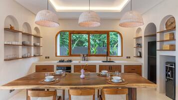 Villa | In-room dining