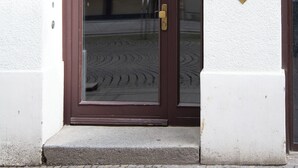 A building entrance with a glass door, a signboard with various names, and a number 13 on the wall. - FeelgooD Apartment COZY Leipzig City-Center with underground parking space (Leipzig)