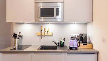 Kühlschrank, Ofen, Herdplatte, Geschirrspüler