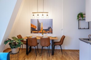 Dining - FeelgooD Apartment COZY Leipzig City-Center with underground parking space (Leipzig)