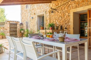 Outdoor dining - Son ArboÇ Gran - Villa With Private Pool (Algaida, Illes Balears)