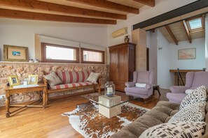 TV - Son ArboÇ Gran - Villa With Private Pool (Algaida, Illes Balears)