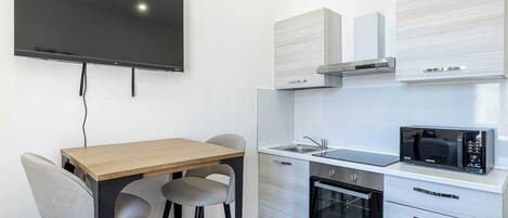 Fridge, microwave, stovetop, coffee/tea maker