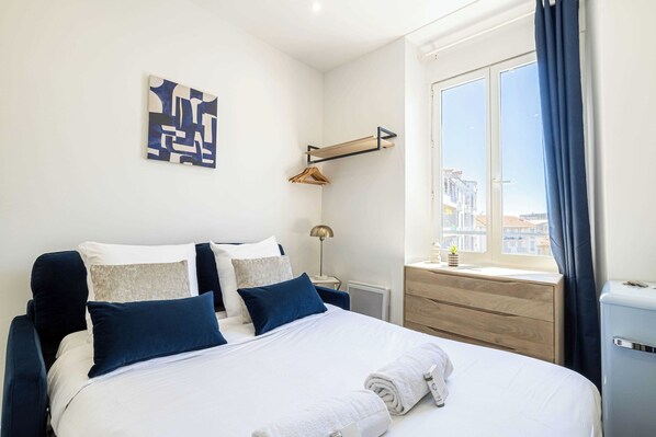 1 chambre, bureau, fer et planche à repasser, Wi-Fi gratuit