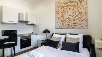 Iron/ironing board, WiFi, bed sheets