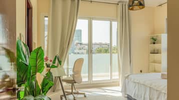 4 habitaciones, escritorio, tabla de planchar con plancha y wifi