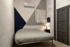 1 bedroom, bed sheets - Smart Chalet (Viterbo)