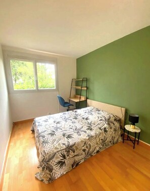 4 slaapkamers, een strijkplank/strijkijzer, wifi, beddengoed