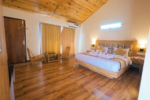 Dobbeltrom – deluxe | Skrivebord for bærbar PC, lydisolert og wi-fi (inkludert)