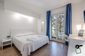 Minibar, in-room safe, desk, cribs/infant beds - Hotiday Room Collection - Lacona (Capoliveri)