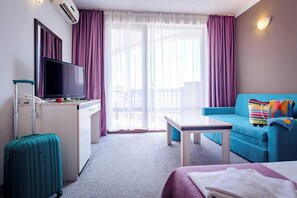 Desk, laptop workspace, soundproofing, free WiFi - Oasis Del Mare (Tsarevo)