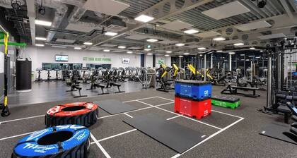 Entire 2 Bedroom House 7m To Station