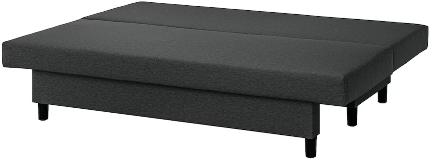 Un sofá rectangular de color oscuro con un estante inferior, sostenido por cuatro patas negras.