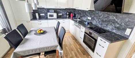 Mikrowelle, Ofen, Geschirrspüler