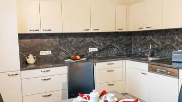 Mikrowelle, Ofen, Geschirrspüler