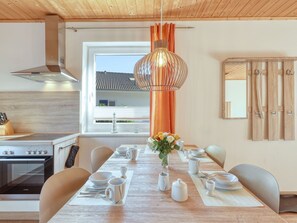 Dining - Cosy apartment in villa for 4 people with WIFI, TV and terrace (Stralsund)