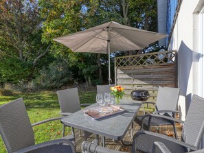 Outdoor dining - Cosy apartment in villa for 4 people with WIFI, TV and terrace (Stralsund)