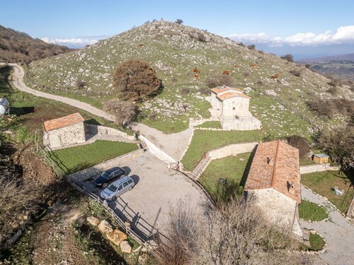 Beautiful apartment in villa for 2 guests with patio and pets allowed