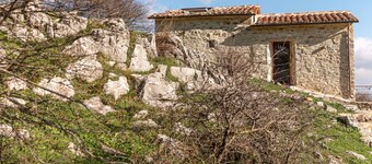 Lovely apartment in villa for 2 people with patio, pets allowed and panoramic view