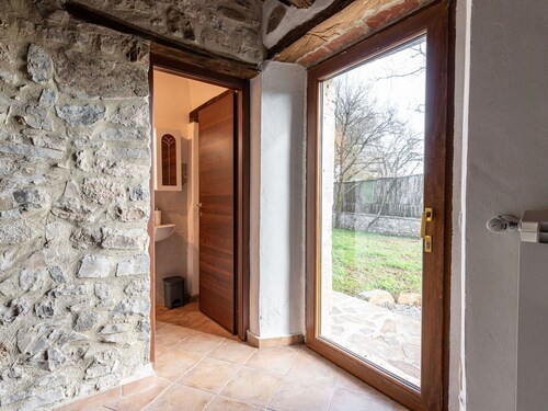 Cosy apartment in villa for 6 people with patio, pets allowed and panoramic view