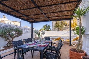 Outdoor dining - 0007-REQUESENS House with private pool and wifi (Empuriabrava)