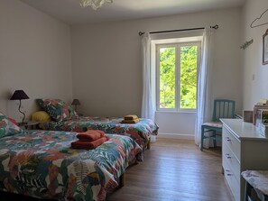 2 bedrooms, iron/ironing board, travel cot, free WiFi