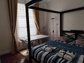 2 Schlafzimmer, Schreibtisch, Bügeleisen/Bügelbrett, kostenloses WLAN
